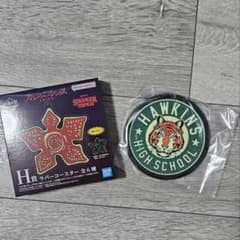 ストレンジャーシングス 1番くじ H賞 ラバーコースター(ホーキンス高校ロゴ)のサムネイル