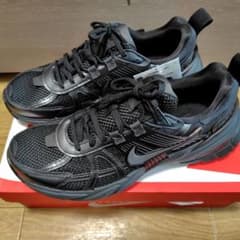 【ほぼ新品】 nike w v2k run all black 26cmのサムネイル