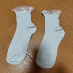 新品フリル付きソックス ライトグレー 花柄のサムネイル
