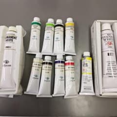 油絵具です。クサカベとホルベイン製 +画面保護用バニス（スプレー式）のサムネイル
