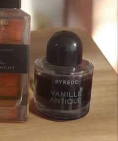 BYREDO VANILLE ANTIQUE 香水 2ml,10ml - メルカリ