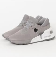 New Balance スニーカーのサムネイル