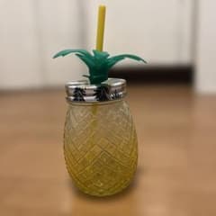 パイナップル型グラス イエローのストロー付きのサムネイル