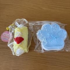 10/25、22時まで値下げ❗️ホイップロール と巨大肉球スクイーズ2点セットのサムネイル
