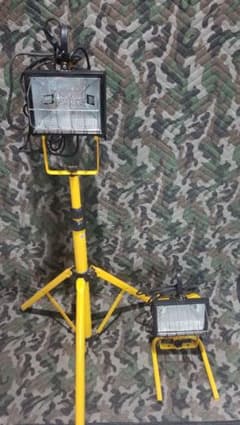 ⭐ハロゲン投光器二台セット⭐のサムネイル
