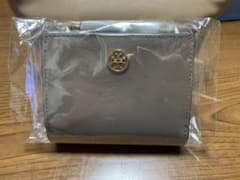 【新品未使用】TORY BURCH 二つ折財布　ベージュのサムネイル