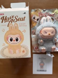 POP MART LABUBU ぬいぐるみ　Have a seatのサムネイル