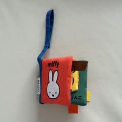 ミッフィー カシャカシャ プップー しかけ布絵本 - メルカリ