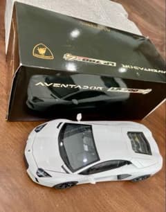 オートアートランボルギーニ アヴェンタドール LP700-4 1/18 訳ありのサムネイル