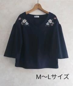 【最終値下げ】ノーブランド ブラウス 花柄 刺繍 ネイビー Lサイズ レディースのサムネイル