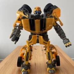トランスフォーマー アルティメット バンブルビーのサムネイル