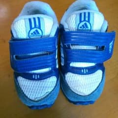 adidasのサムネイル