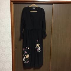 キラキラ様専用  しまむら黒ワンピースのサムネイル