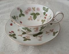 WEDGWOOD　ワイルドストロベリー 　ティーカップ＆ソーサー