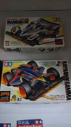 ミニ四駆プラモデルとパーツシリーズ4点のサムネイル