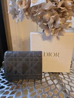 Lady Dior Lotus ウォレット カナージュ パテントカーフスキンのサムネイル