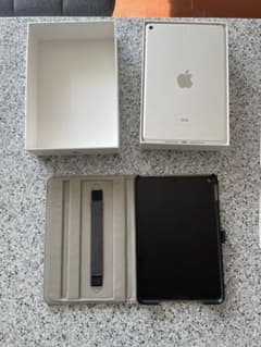 iPad mini 第5世代 wi-fi 64GB 2019 シルバー　ケース付のサムネイル