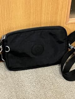 【希少】KIPLING キプリング ブラック ショルダーウォレットのサムネイル