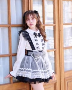 新品未開封 LIZLISA メイドライクサスペンダー付スカート ブラック