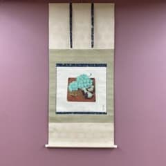 美品 掛け軸 伊東万燿作 静物図 葡萄 無花果 共箱 太巻き付 美術年鑑掲載 美品 掛け軸 伊東万燿作 静物図 葡萄 無花果 共箱 太巻き付 美術年鑑