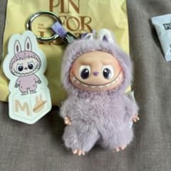 正規品POPMART ラブブ　イニシャルMのサムネイル