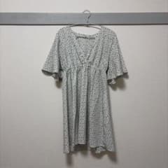 小花柄 Vネック 半袖ワンピースのサムネイル