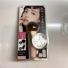 貝印 艶肌ファンデーションブラシのサムネイル