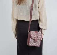 COACH ロゴ入りブラウンショルダーバッグのサムネイル