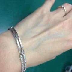 シルバーのブレスレットのサムネイル