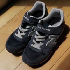 ニューバランス キッズ スニーカー　22.5cmのサムネイル