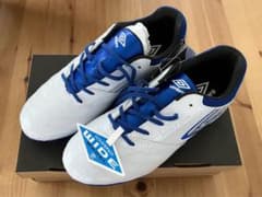 umbro アンブロ　サッカースパイク（土、人工芝両用タイプ）のサムネイル