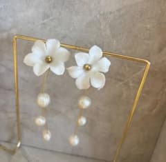 ハンドメイド フラワーモチーフ ピアスのサムネイル
