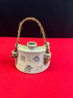 「縄手付き陶器の一輪挿し｜徳利形の民芸花器」のサムネイル
