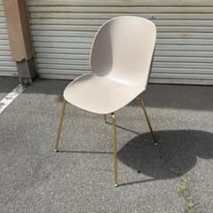 イタリア製 GUBI Beetle Chair ビートルチェア ベージュ グビ イタリア製 GUBI Beetle Chair ビートルチェア ベージュ グビ - メルカリ