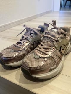 り*ん様 NIKE:V2K RUN FD0736のサムネイル