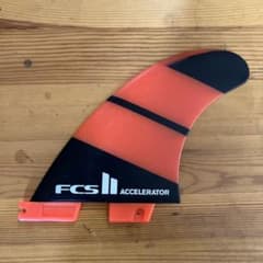 FCS II ACCELERATOR MEDIUM サーフボード左フィンのサムネイル