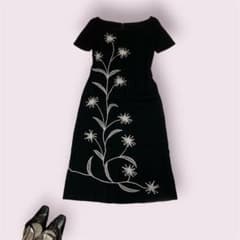 美品　Sybilla シビラ 花刺繍 ワンピース リネン混　ブラック Aライン 美品 Sybilla シビラ 花刺繍 ワンピース リネン混 ブラック Aライン
