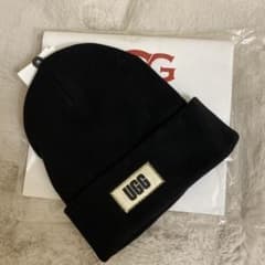 新品、未使用！！UGG ブラック ニット帽　ビーニーのサムネイル