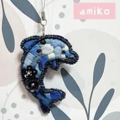 き*ね様 ビーズ刺繍 イルカ ブローチ キーホルダーのサムネイル
