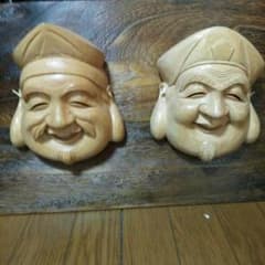 木彫りのお面のサムネイル