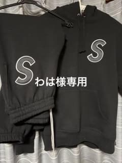 Supremeブラック Sロゴ パーカー FRUITS ZIPPER櫻井優衣着用 櫻井優衣ちゃんのSupremeファッション | TikTok