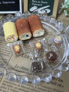 訳ありロールケーキとラッピング菓子aのサムネイル