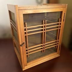 昭和レトロ　木製メッシュ扉収納キャビネットのサムネイル