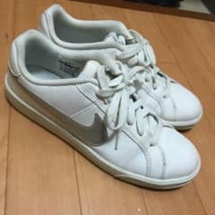 スニーカーのサムネイル