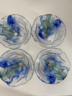 値段交渉可！青と透明の花模様ガラス皿4個セットのサムネイル
