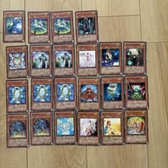 遊戯王 モンスターカード 光 レア 22枚 専用スリーブ デュエル