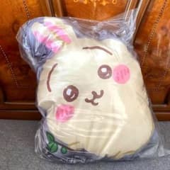 タグ付きちいかわ　ギンガムフリルクッション　うさぎ