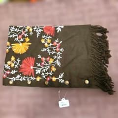 新品、未使用　花柄刺繍 ストール ブラウンのサムネイル