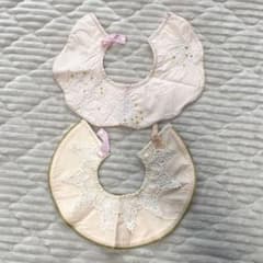 刺繍とレースのベビースタイ2枚セットのサムネイル