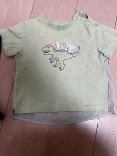値下げ【美品】petit main 恐竜刺繍 Tシャツ 80 プティマインのサムネイル